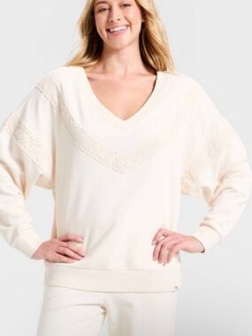 JoyLab Women's V-Neck Cream Sweater - Lightweight Cozy Pullover